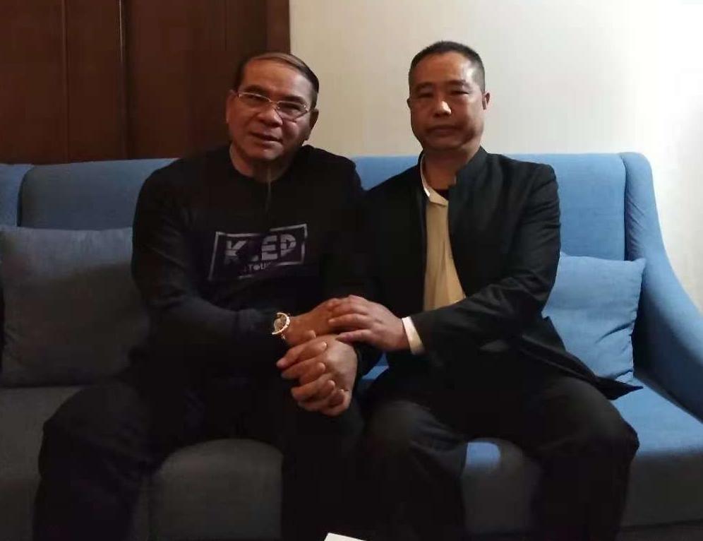 王顺祥老师与柬埔寨国防部将军合影